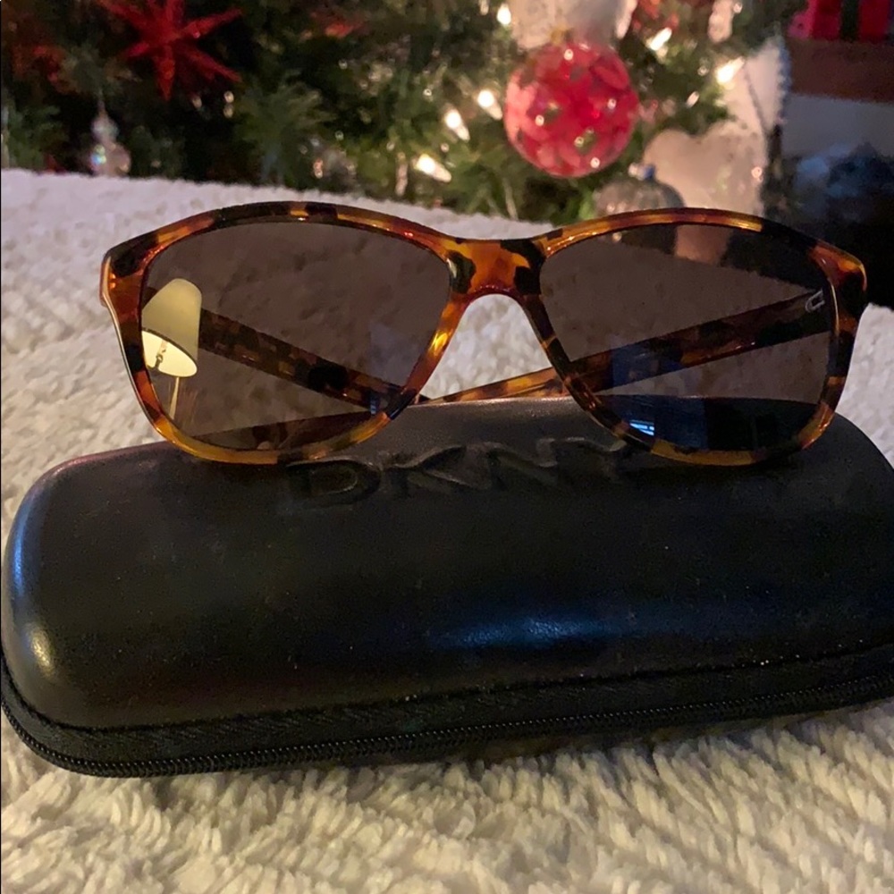 Vintage DKNY BROWN TORTOISE SUNGLASSES